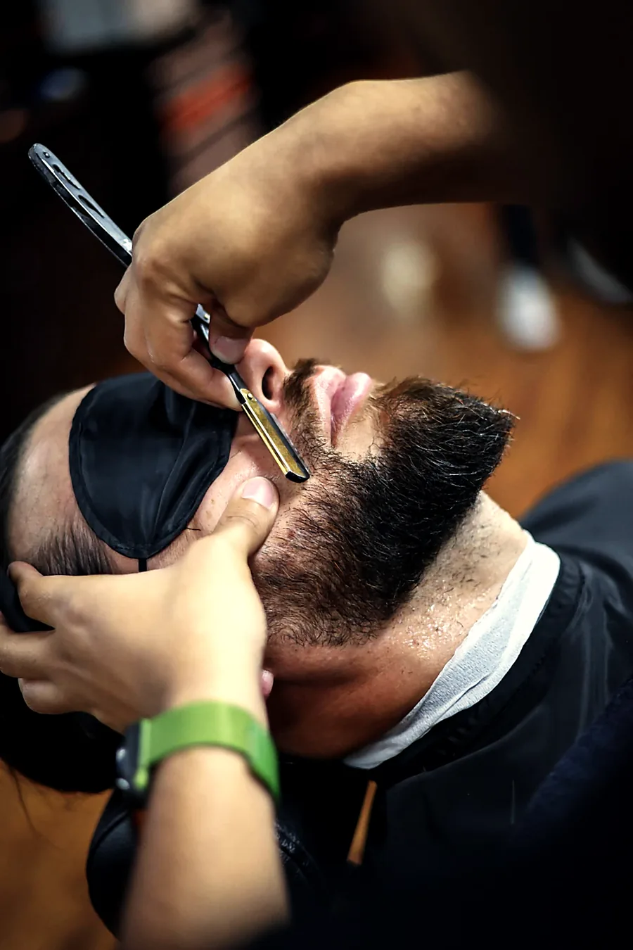 Afeitado clásico con navaja en Premium Barber